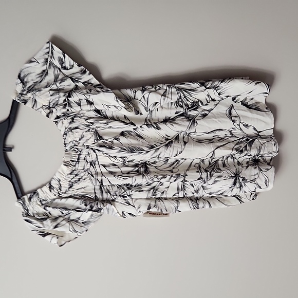 Rose & Olive Blouse - Picture 3 of 3